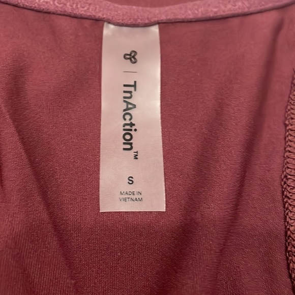 Brand new Aritzia TnAction small tank top - Picture 6 of 8